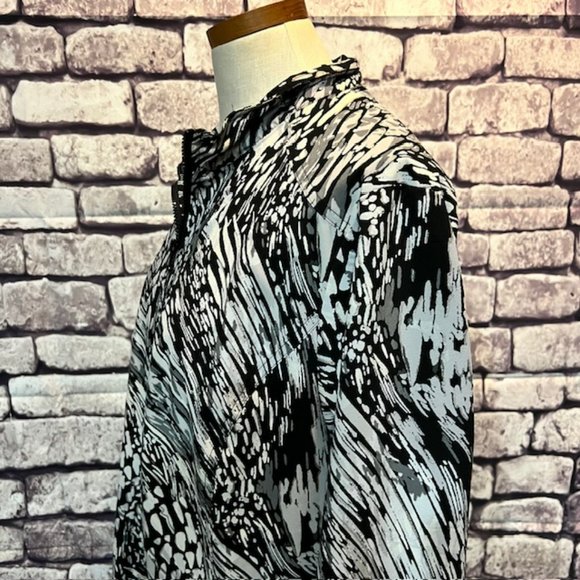 Chico's Zenergy Long Sleeve Zip Up Jacket Size XL - Picture 5 of 10